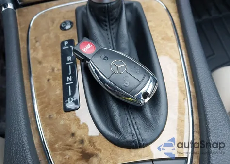 2008 Mercedes-Benz E 550 z USA, uszkodzony, nr VIN WDBUF72XX8B228346